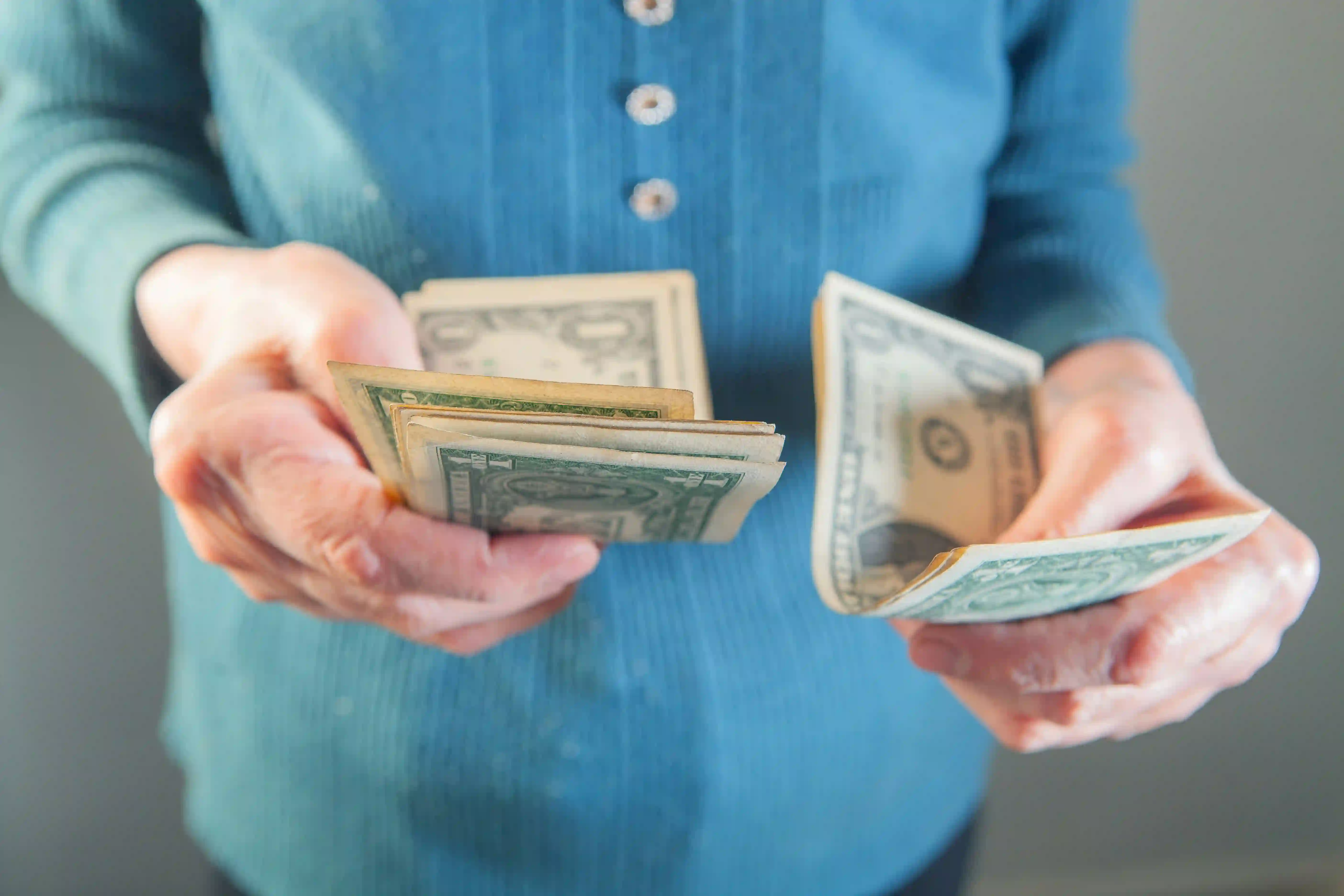 Person managing a variable income budget